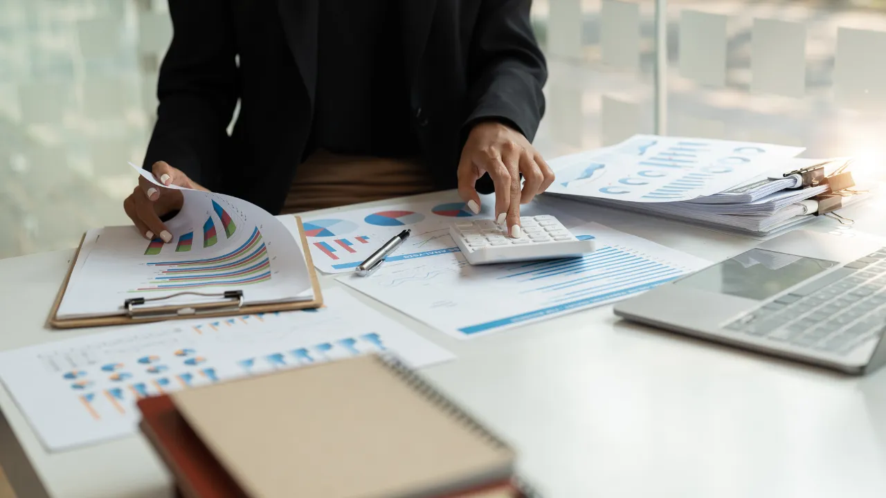Como sair do vermelho: estratégias práticas que mudaram minha vida financeira