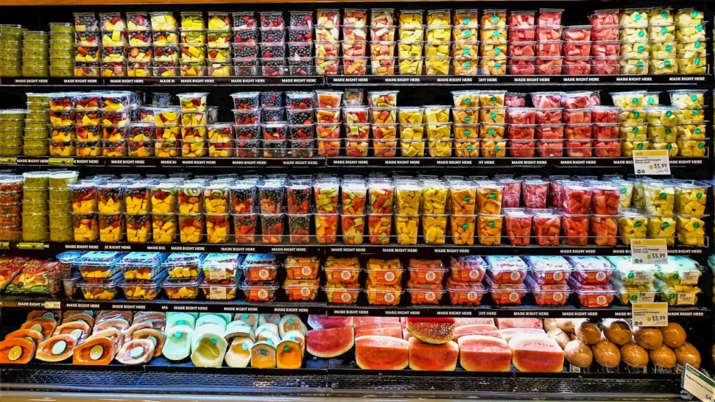 Até que horas fica aberto o supermercado mais próximo