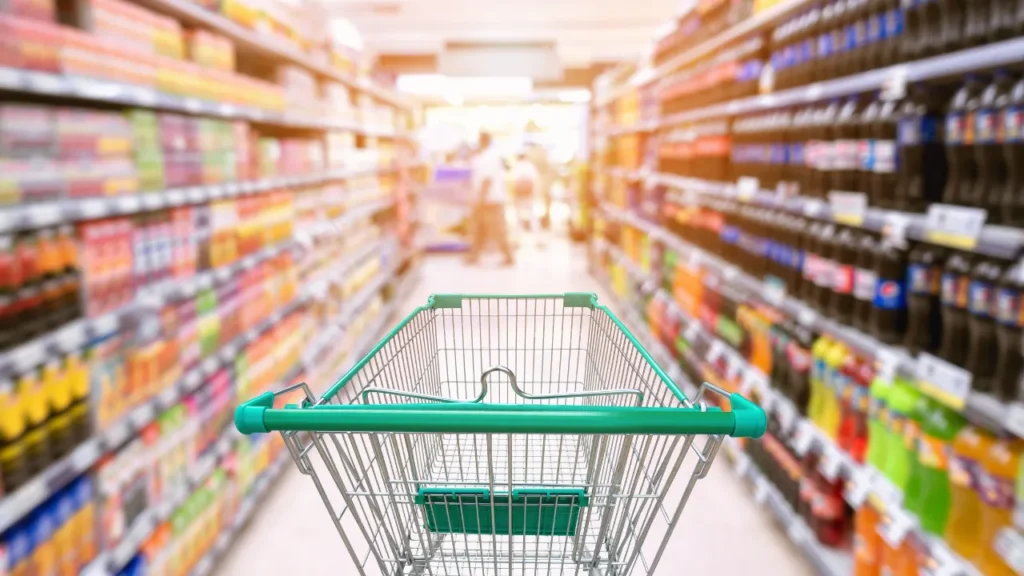 Até que horas fica aberto o mercado mais próximo